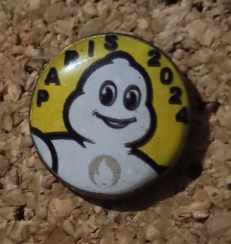 Pin bonhomme michelin - pin's,