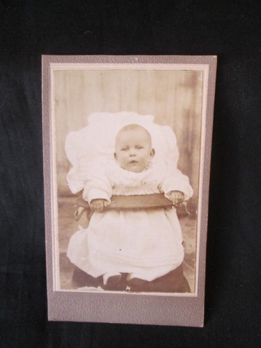 Photo cdv bebe dans une - cdv,