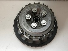 UN EMBRAYAGE CLOCHE NOIX