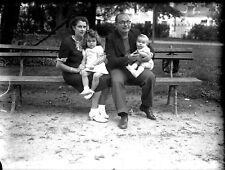 Couple avec enfants assis banc négatif photo plaque verre an. 1920 30