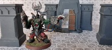 figurine CHEF ORK  + décors /