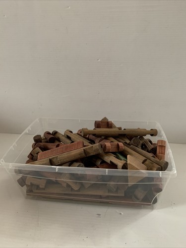 Lincoln logs lot 150 - lot, pc
