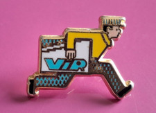 PIN'S ARTHUS BERTRAND - VIR