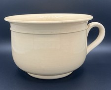 Pot de chambre Badonviller en demi-porcelaine, teinte ivoire pâle