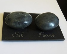 Service salière et poivrier en forme de galets