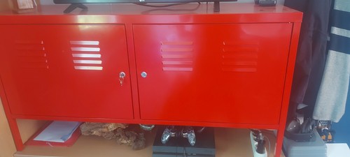 Petit meuble en metal - ,