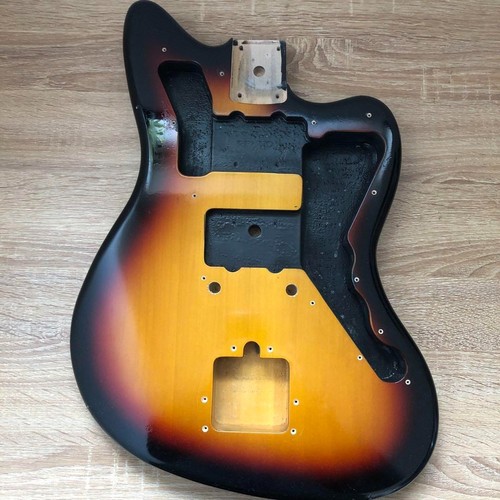 Corps traditionnel fender made - corps,