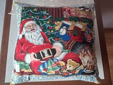 ancien gros coussin père noel décoré de qualité vintage.
