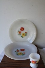 2 assiettes creuses +1 coquetier Vintage  ARCOPAL