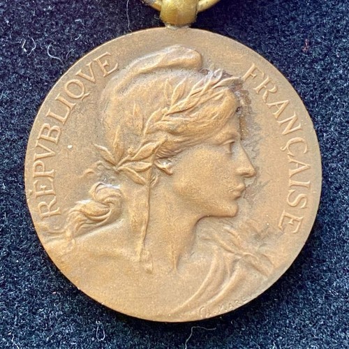 Médaille courage et - du,