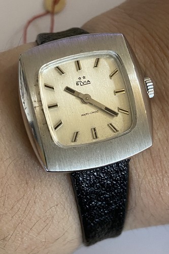 Quasi neuf montre - neuf, mecanique