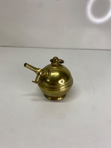 Ancienne lampe huile - à,