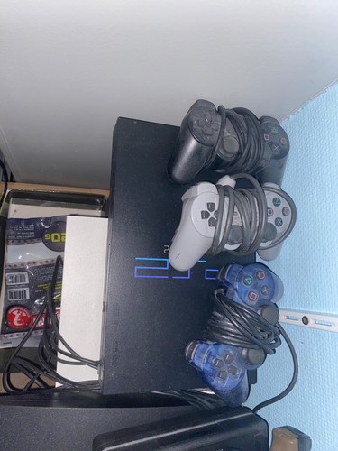 Playstation avec manettes - 2, 3