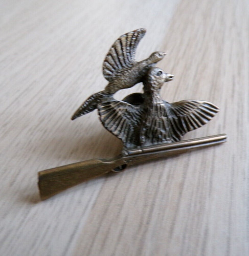 Pin badge chasse aux - pin's,