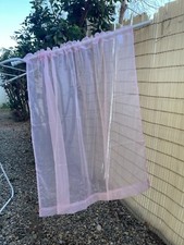 Paire de rideaux voilage rose, dimension 130cmL X 120 cm H.