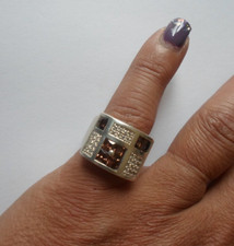 bague en argent massif, chevalière, pavé de quartz fumé et zirconiums, t. 52