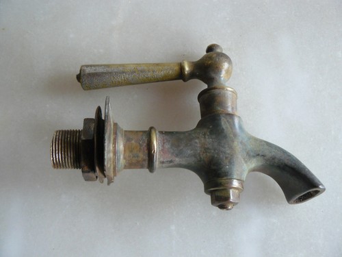 Ancien robinet laiton - en,
