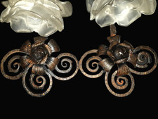 PAIRE APPLIQUE ART DECO FER FORGÉ MARTELÉ TULIPES PATE DE VERRE A ELECTRIFIER