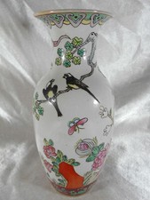 MAGNIFIQUE VASE " AUX OISEAUX " EN PORCELAINE DE CHINE OU JAPON 