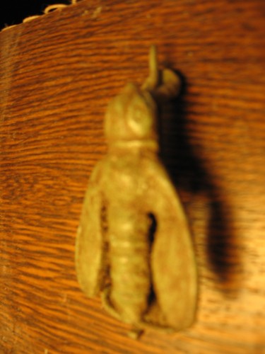 Fibule zoomorphe abeille - zoomorphe, en