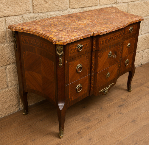 Commode galbée marquetée - , –