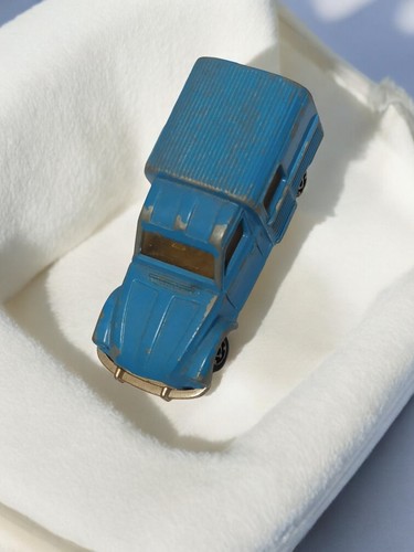 Voiture miniature ancienne