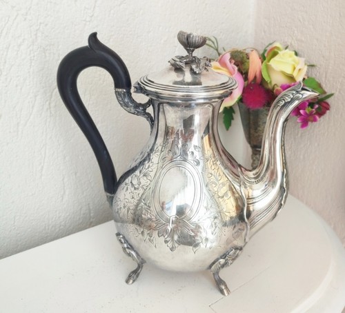 Théière ancienne pour