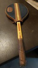 Raquette  TENNIS DONNAY SINGLE en bois avec sa housse rembourree bon état 