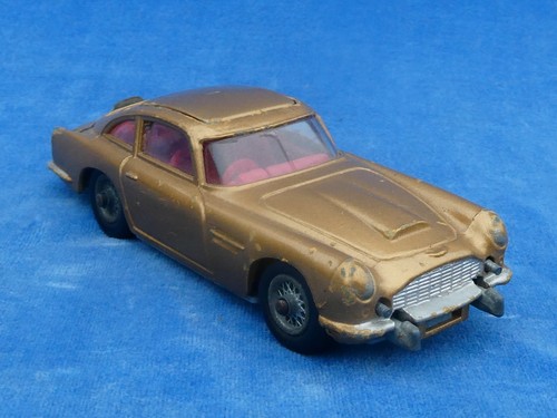 Corgi toys aston martin - toys,