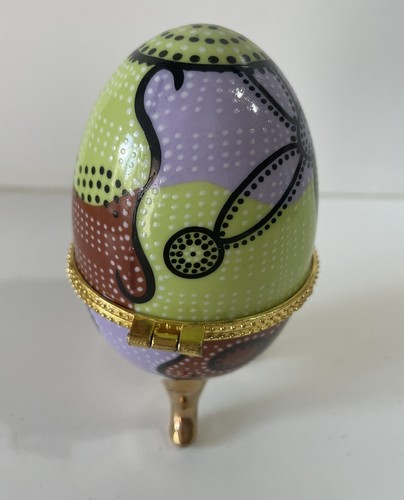 Oeuf porcelaine sur pieds - en,