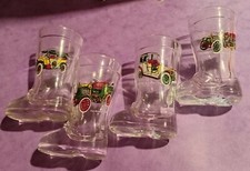 Lot de 4 verres à liqueur forme botte decor anciennes voitures vintage 60/70