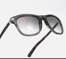 OLIVER PEOPLES 25th