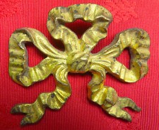 CACHE-PITON ancien en BRONZE RUBAN noué Louis XV -  7,2 cm X 6 cm