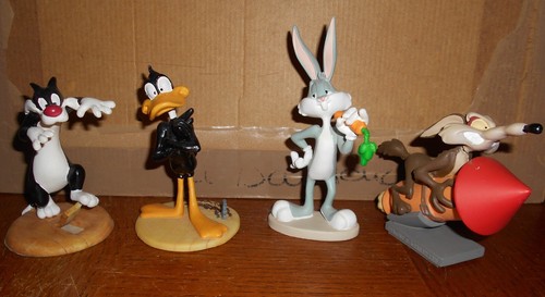 Lot figurines looney - lot,