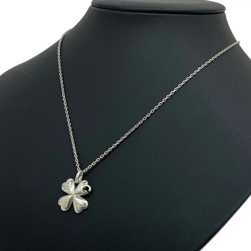 Collier pendentif trèfle