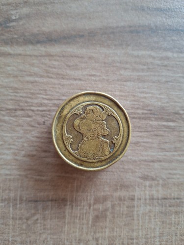 Ancienne petite boîte - ancienne,