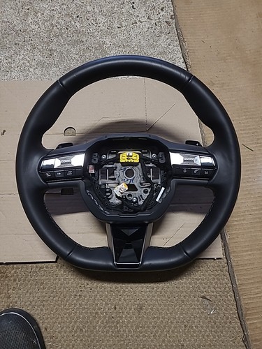 Tres beau volant cuir - beau,