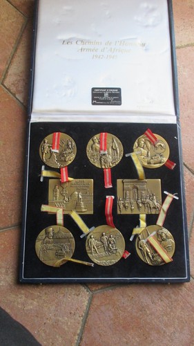 Coffret médailles les - 8,