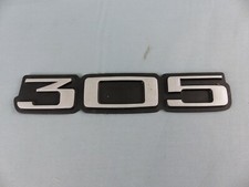 PEUGEOT 305 insigne emblème logo sigle monogramme hayon coffre en plastique