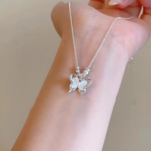Collier design papillon