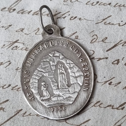 Pendentif médaille 1858 - pendentif,