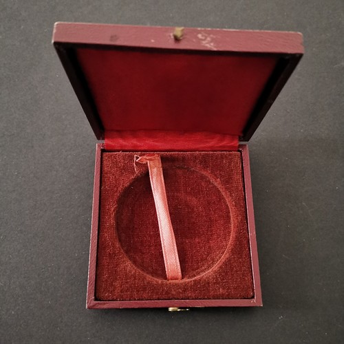 Boite vide ancienne pour - vide,