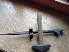 - Ancienne enclumette et