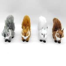 Figurine écureuil peluche