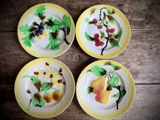 Lot 4 Assiettes Barbotine