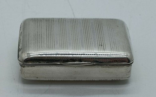 Ancienne boîte timbres - À,