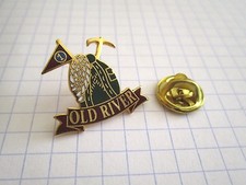 PINS RARE VINTAGE OLD RIVER ESCALADE MONTAGNE PIOCHE SAC A DOS MOUNTAIN wxc 33