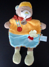 *. DOUDOU PLAT BABY NAT OURS SIMON JARDINIER radis casquette bleu orange - TTBE