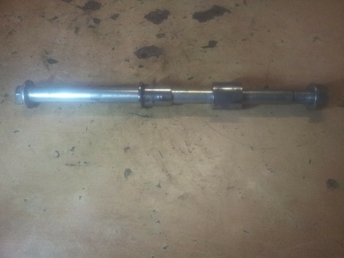 Axe roue arriere - axe,