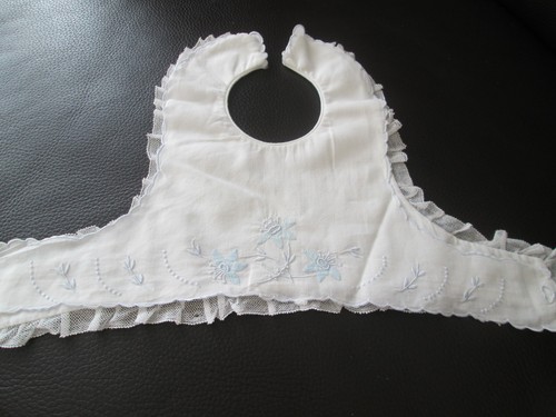 Bavoir ancien blanc - , -brodé